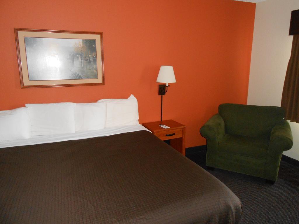 Americinn Lodge & Suites Of Oakdale/St. Paul Room photo