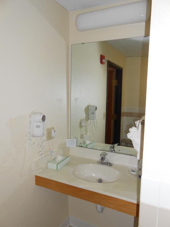 Americinn Lodge & Suites Of Oakdale/St. Paul Room photo